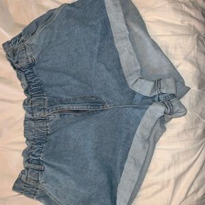 ❌SOLD❌ Cutest paper bag mom jean shorts!